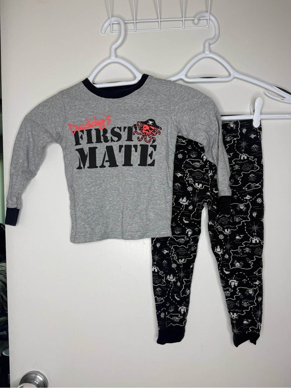 ⭐️5 for $20⭐️ Daddy's First Mate Pirate Kids Pajama Set Grey Top, Black Pants 4T